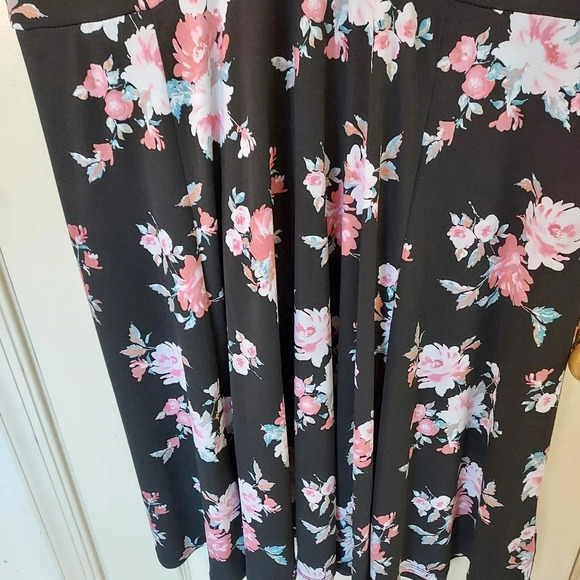 Torrid MINI STUDIO KNIT Black Floral SKATER DRESS in Size 2 - Picture 6 of 11